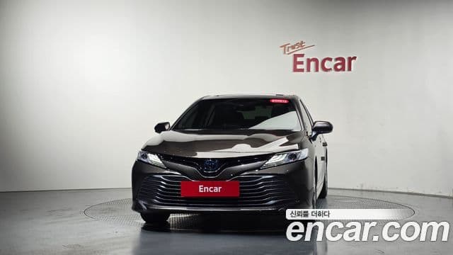 Toyota Camry 2021 — Photo 15/32