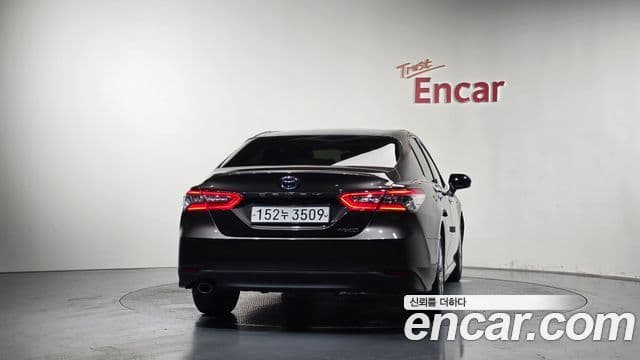 Toyota Camry 2021 — Photo 18/32