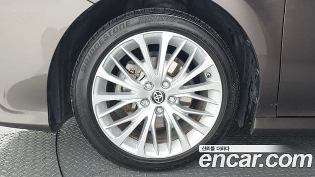 Toyota Camry 2021 — Photo 16/32