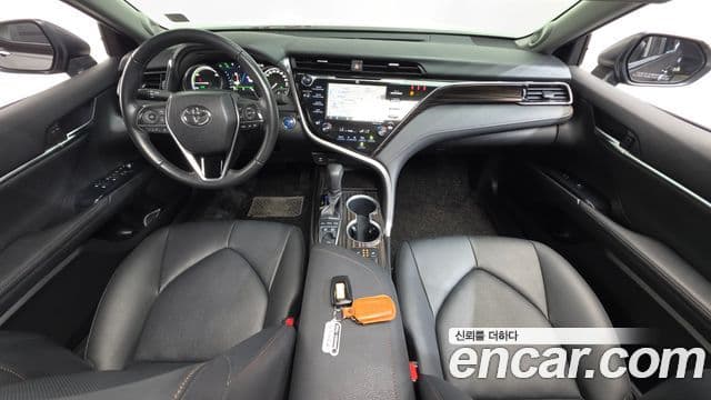 Toyota Camry 2021 — Photo 8/32