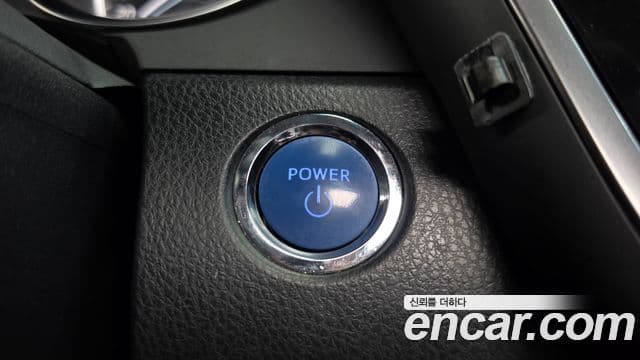 Toyota Camry 2021 — Photo 3/32