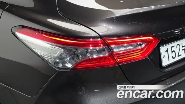 Toyota Camry 2021 — Photo 13/32