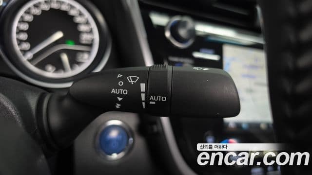Toyota Camry 2021 — Photo 20/32