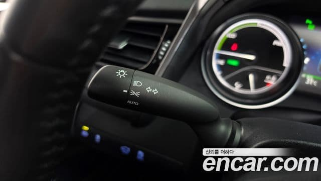 Toyota Camry 2021 — Photo 28/32