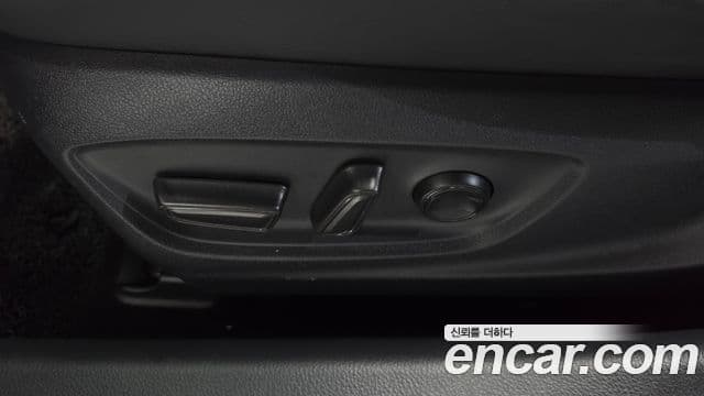 Toyota Camry 2021 — Photo 29/32