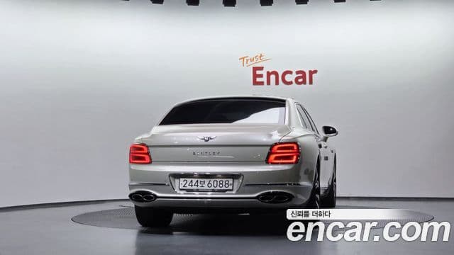 Bentley Flying Spur 2023 — Фото 3/20