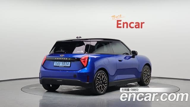 Mini Cooper Electric 2024 — Şəkil 17/33