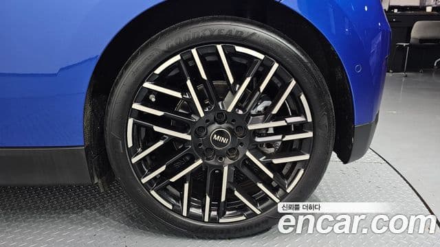 Mini Cooper Electric 2024 — Şəkil 31/33