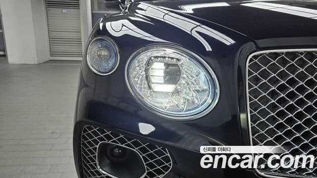 Bentley Bentayga 2023 — Photo 13/36