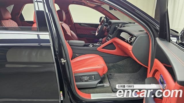 Bentley Bentayga 2023 — Photo 29/36