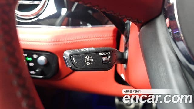 Bentley Bentayga 2023 — Photo 9/36