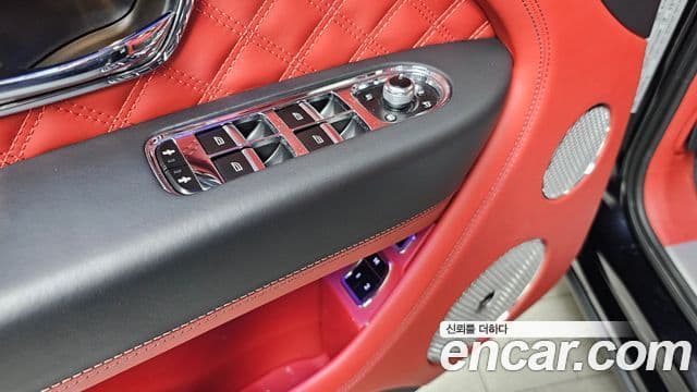 Bentley Bentayga 2023 — Photo 35/36
