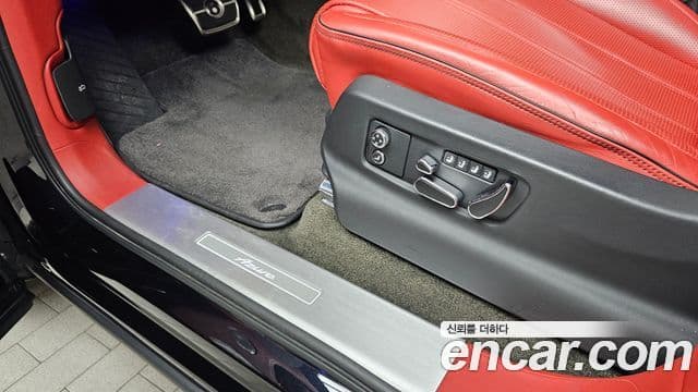 Bentley Bentayga 2023 — Photo 27/36