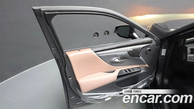 Lexus ES300h 2025 — Photo 5/46