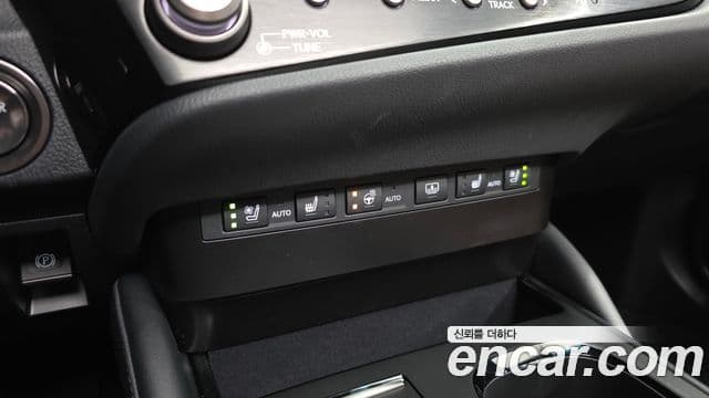 Lexus ES300h 2025 — Photo 13/46