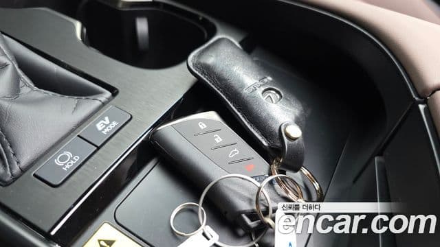 Lexus ES300h 2025 — Photo 25/46
