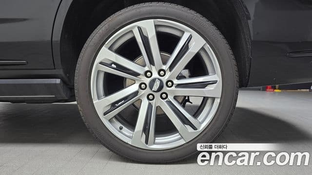Cadillac Escalade 2025 — Photo 29/38