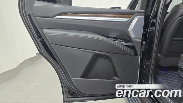Cadillac Escalade 2025 — Photo 23/38