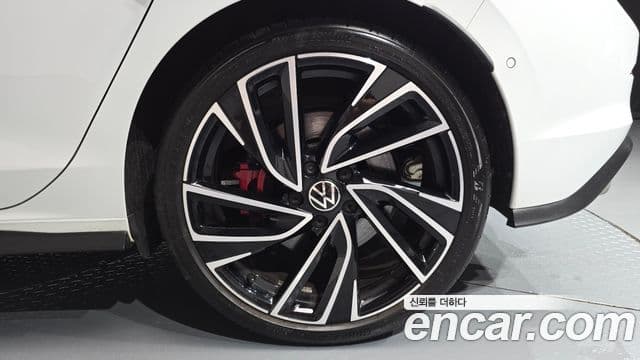 Volkswagen Golf 2024 — Photo 14/33