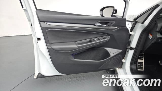 Volkswagen Golf 2024 — Photo 11/33