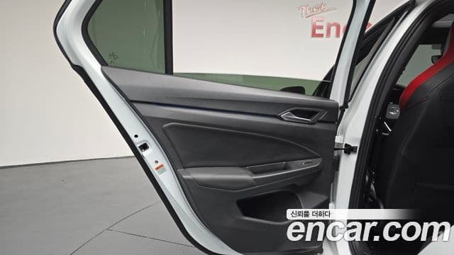 Volkswagen Golf 2024 — Photo 25/33