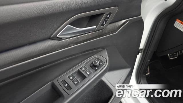 Volkswagen Golf 2024 — Photo 28/33