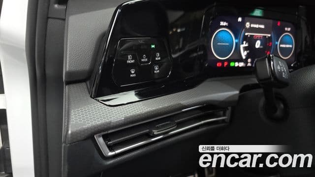 Volkswagen Golf 2024 — Photo 4/33