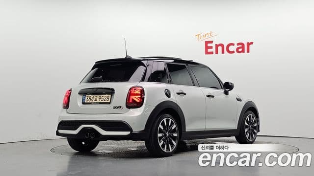 Mini Cooper S 2022 — Photo 32/36