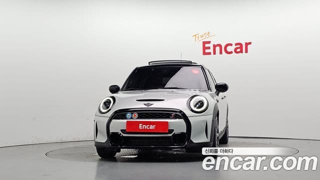 Mini Cooper S 2022 — Photo 36/36