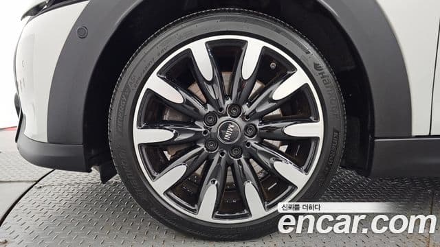 Mini Cooper S 2022 — Photo 22/36
