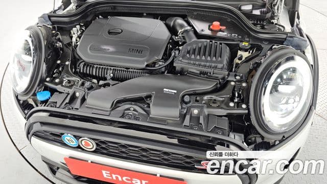 Mini Cooper S 2022 — Photo 27/36