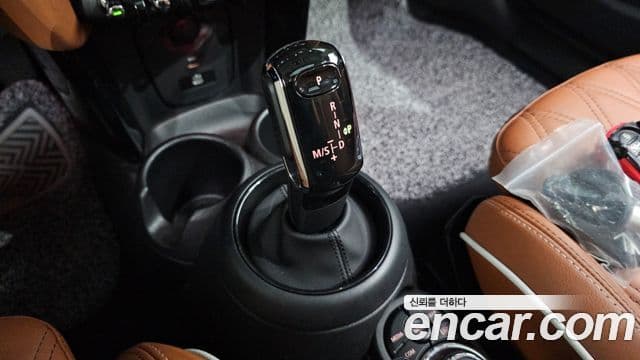 Mini Cooper S 2022 — Photo 24/36