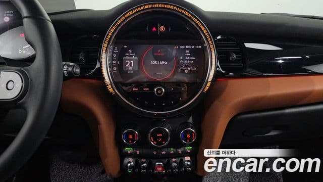 Mini Cooper S 2022 — Photo 16/36