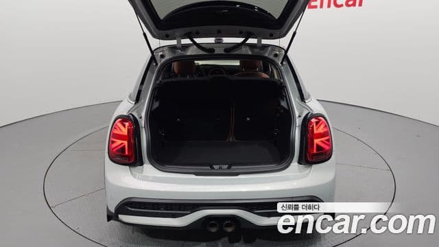 Mini Cooper S 2022 — Photo 31/36