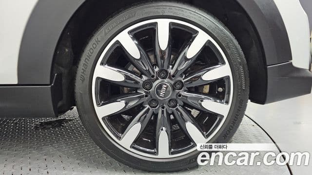 Mini Cooper S 2022 — Photo 25/36