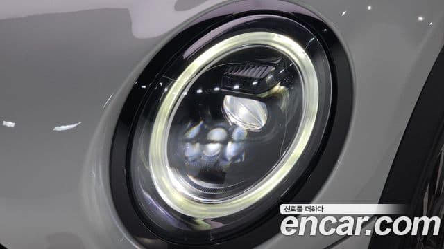 Mini Cooper S 2022 — Photo 18/36