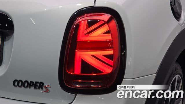 Mini Cooper S 2022 — Photo 30/36