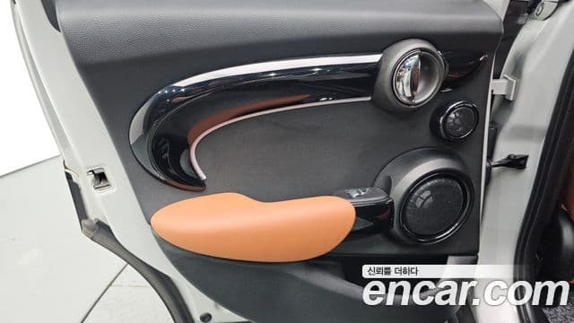 Mini Cooper S 2022 — Photo 15/36