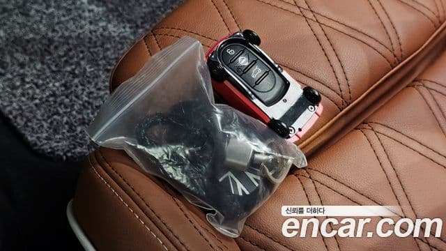 Mini Cooper S 2022 — Photo 34/36