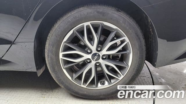 Kia K5 2023 — Şəkil 14/29
