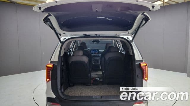Kia Carnival 2024 — Фото 18/20