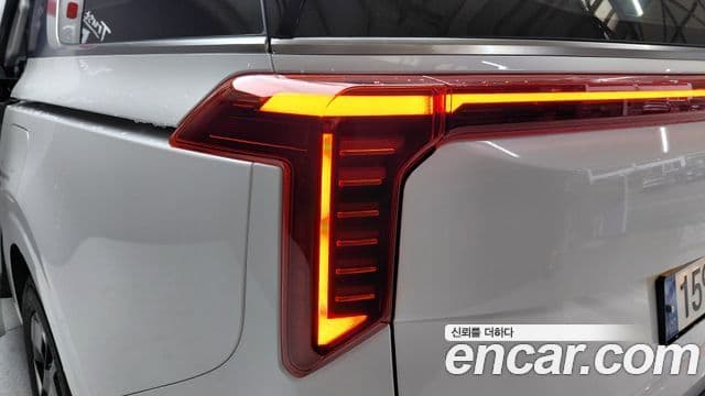Kia Carnival 2024 — Şəkil 28/31