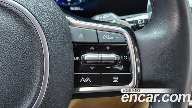 Kia Carnival 2023 — Фото 17/20