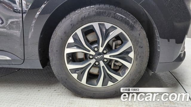 Kia Carnival 2023 — ფოტო 31/31