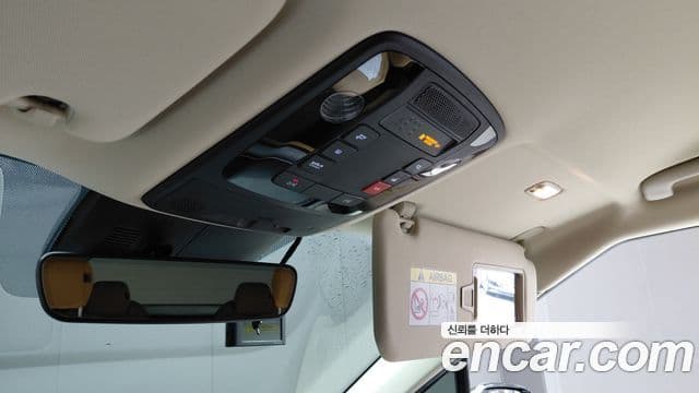 Kia Carnival 2023 — ფოტო 18/31