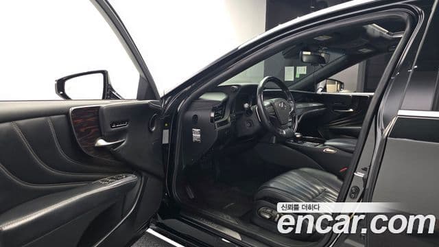Lexus LS500h 2018 — Şəkil 7/20
