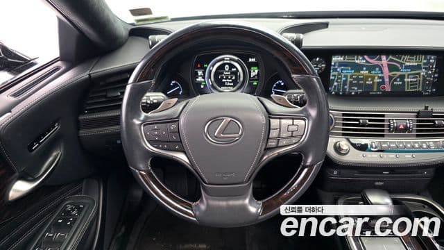 Lexus LS500h 2018 — Şəkil 10/20
