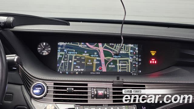 Lexus LS500h 2018 — Şəkil 12/20