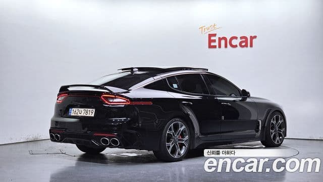 Kia Stinger 2018 — Фото 2/20