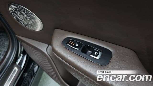 Kia Stinger 2018 — Фото 18/20